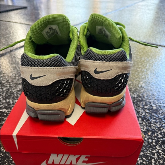 Nike Vomero 5 Men's Sneakers Size 10.5 Pale Ivory/ Smoke Grey - Picture 2 of 13